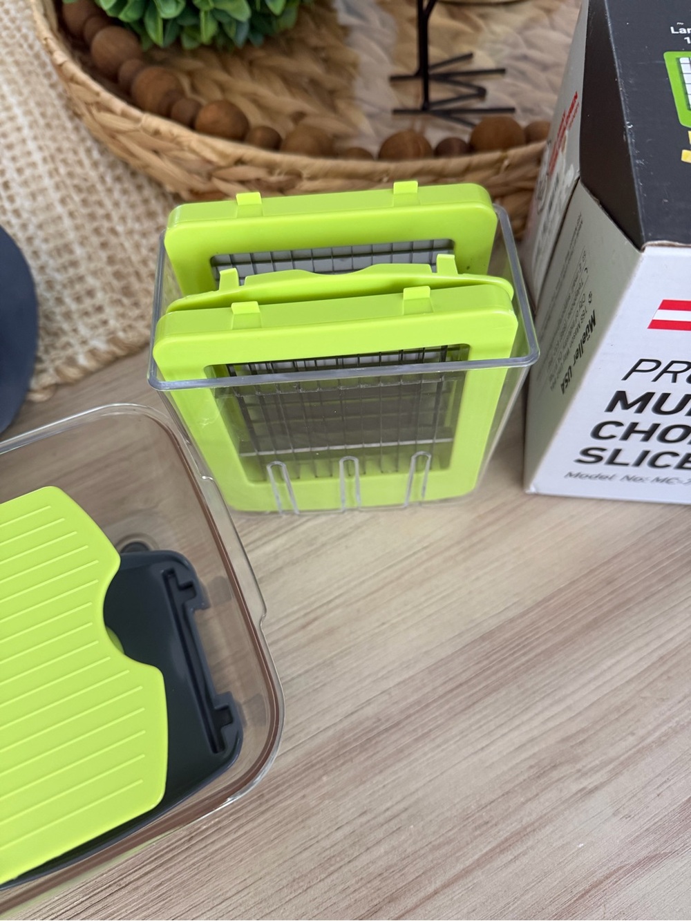Mueller Pro-Series Multi Chopper/Slicer in Black and Lime - Picture 3 of 4